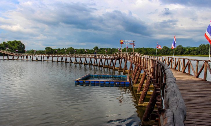 สะพานไม้เคี่ยม มุมถ่ายรูปสุดคูลที่หลายคนยังไม่รู้จักในชุมพร