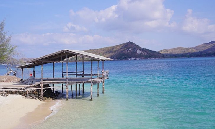 เกาะแสมสาร ทะเลน้ำใสสีฟ้าที่ควรค่าแก่การไปเที่ยวในหน้าร้อน