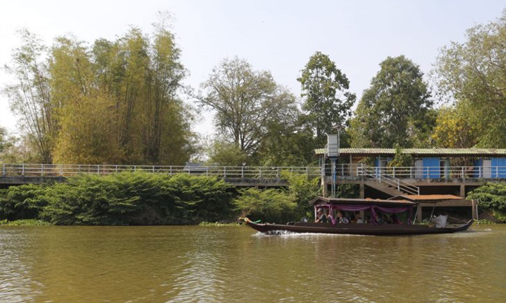 หลีกหนีความวุ่นวาย ล่องเรือสบายๆ ที่แม่น้ำปราจีน