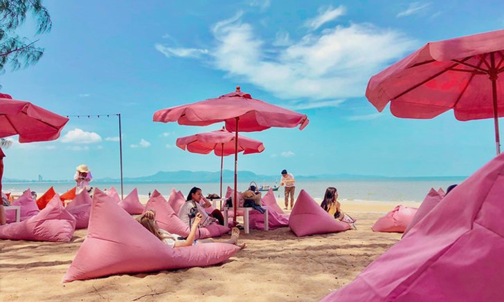 Tutu Beach Cafe คาเฟ่บนชายหาดสุดน่ารัก ที่จะเปลี่ยนทะเลให้กลายเป็นสีชมพู