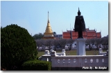 รูปปั้นพระเจ้าสุริยพงษ์ผริตเดช (ด้านหลัง)