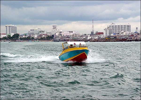 นั่งเรือไปเกาะล้าน