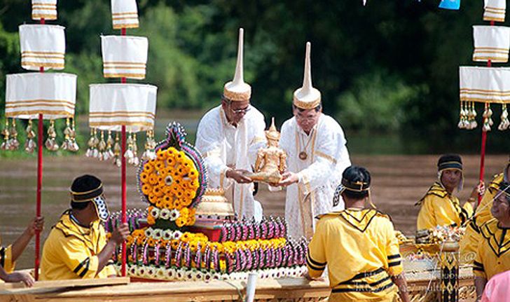 งานประเพณีอุ้มพระดำน้ำ เพชรบูรณ์