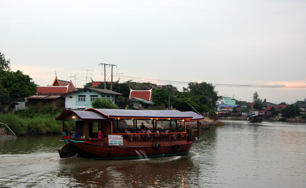 รวมมิตรร้านอาหารวิวสวยริมแม่น้ำ เมืองกรุงเก่า