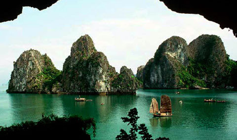 อ่าวฮาลอง (Ha Long Bay) เกาะแห่งธรรมชาติ