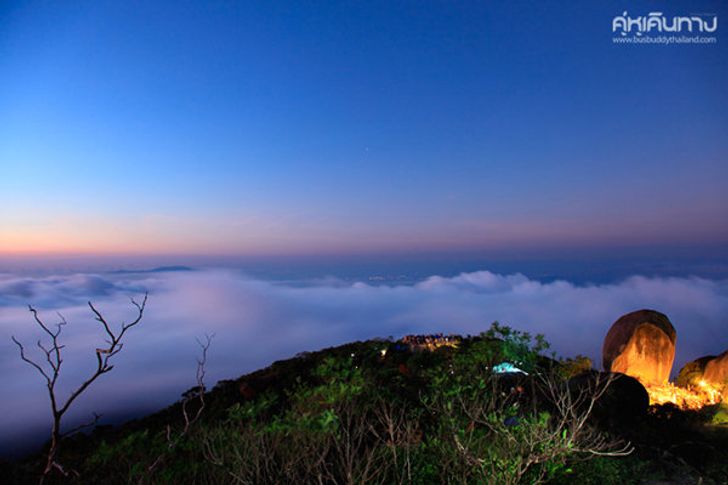 รอยพระพุทธบาทพลวง