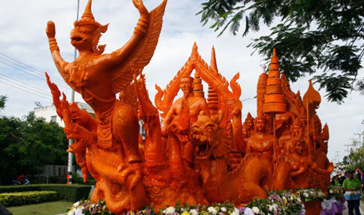 แห่เทียนพรรษาสุดยิ่งใหญ่ เมืองสุพรรณบุรี