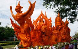 แห่เทียนพรรษาสุดยิ่งใหญ่ เมืองสุพรรณบุรี