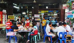 10 ตลาดใกล้กรุง ชม ชิม ชอป ของอร่อยให้จุใจ