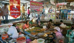 ตลาดน้ำลำพญา แหล่งรวมของอร่อยนครปฐม