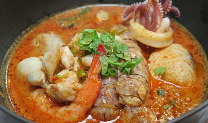 'ก๋วยเตี๋ยวกั้งบ้านเพ' สาขาร่วมฤดี กั้งสดๆ อร่อยเต็มคำ