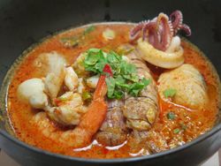 'ก๋วยเตี๋ยวกั้งบ้านเพ' สาขาร่วมฤดี กั้งสดๆ อร่อยเต็มคำ