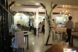 ผจญภัยดินแดนมหัศจรรย์กับร้านหลุดโลก 'The Hatter'  ใจกลางอโศก