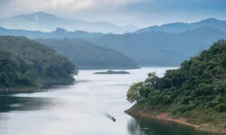 ล่องเรือ 'ทะเลสาบฮาลาบาลา' ชมความงามแผ่นดินไทยปลายด้ามขวาน