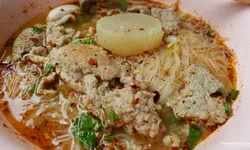 ก๋วยเตี๋ยวต้มยำ "ร้านป้าต้อย" เครื่องแน่นรสแซ่บ ไม่ต้องปรุง!!