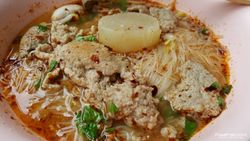 ก๋วยเตี๋ยวต้มยำ "ร้านป้าต้อย" เครื่องแน่นรสแซ่บ ไม่ต้องปรุง!!