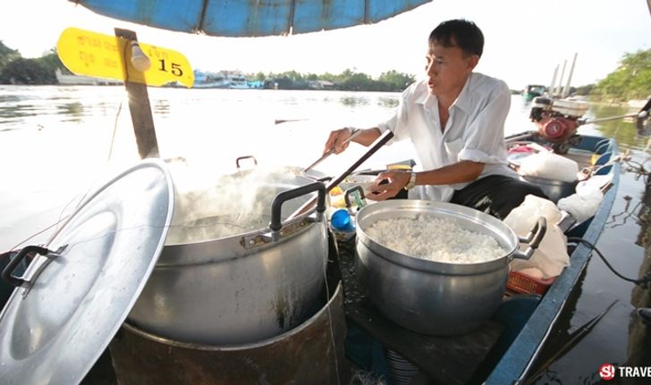 ข้าวต้มเรือ "ตาเจ๊ก" เรือขายข้าวต้มลำสุดท้าย..แห่งลุ่มแม่น้ำแม่กลอง