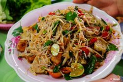 เผ็ดไส้แตก! "ส้มตำเจ๊ไก่" ร้านส้มตำสุดแซ่บ แห่ง อุดรธานี