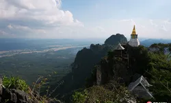 เที่ยวเมืองลำปาง ชมความงามแบบ 360 องศาที่วัดพระบาทปู่ผาแดง อำเภอแจ้ห่ม