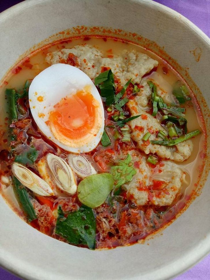 ร้านก๋วยเตี๋ยว : เด็กเส้น