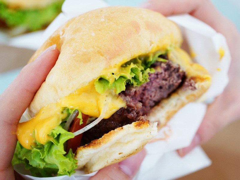 รีวิว Teddy’s Bigger Burgers แฮมเบอร์เกอร์ที่เค้าเล่าลือว่าดีที่สุดในฮาวาย และได้ 4.5 ดาวบน TripAdvisor!!! อร่อยจิงม้ายมาดูกันค่า! by ChingCanCook