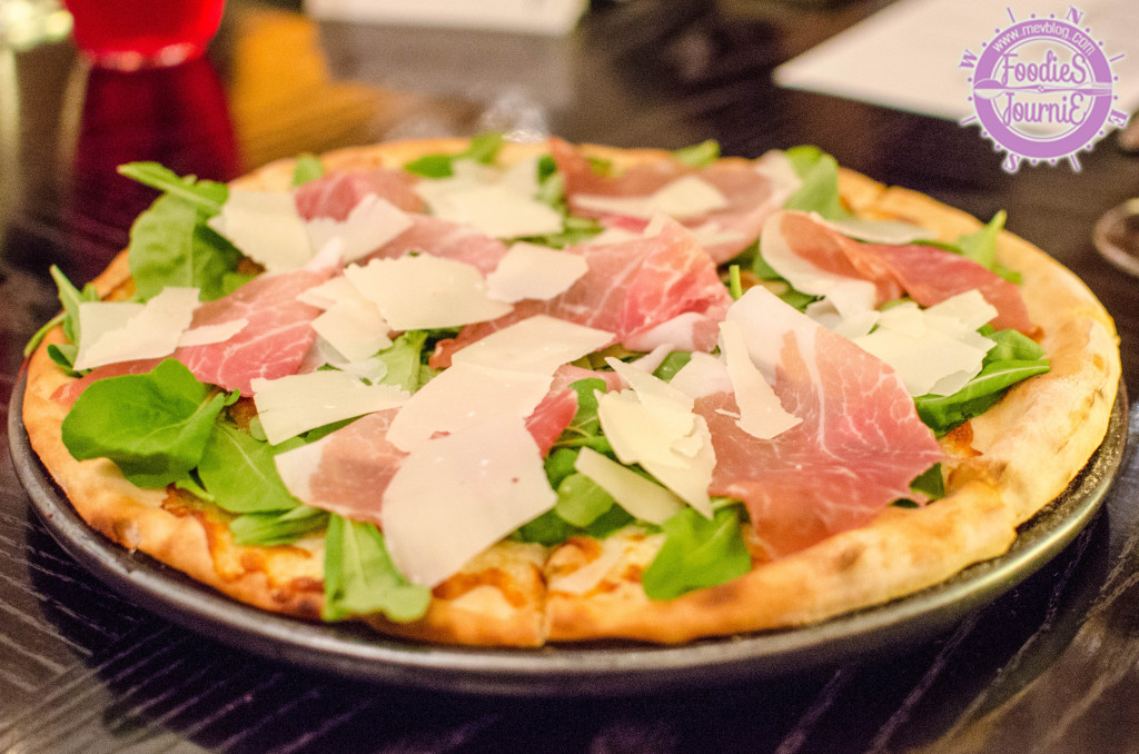 Biancaneve Pizza - Mozzarella, Rucola, Parma Ham, Parmigiano
