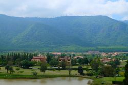 ::: ทิ้งตัวลงนอนในอ้อมกอดของเขาใหญ่ ก่อนจะหลับตาและฝันไปไกลถึงอิตาลี::: Toscana Valley Town Square