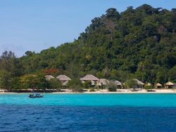 The Sevenseas Resort บนเกาะกระดาน ของแหม่ม คัทลียา