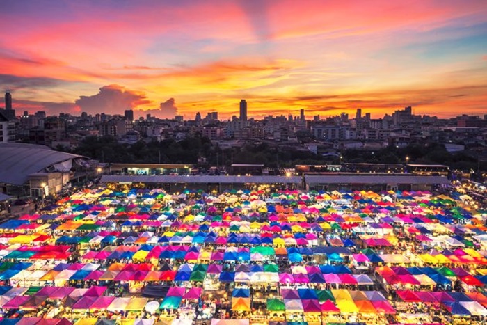 ตลาดนัดกลางคืนรถไฟรัชดา