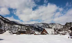 ชิราคาวาโกะ (Shirakawago) หมู่บ้านมรดกโลกกลางหุบเขาแห่งหิมะ