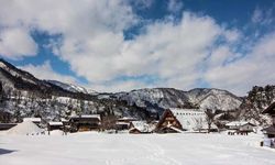 ชิราคาวาโกะ (Shirakawago) หมู่บ้านมรดกโลกกลางหุบเขาแห่งหิมะ