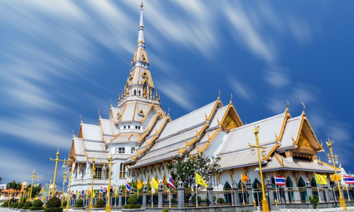 พาพ่อแม่เที่ยว ไหว้พระ 9 วัดศักดิ์สิทธิ์ ในไทย อิ่มใจ ได้บุญ