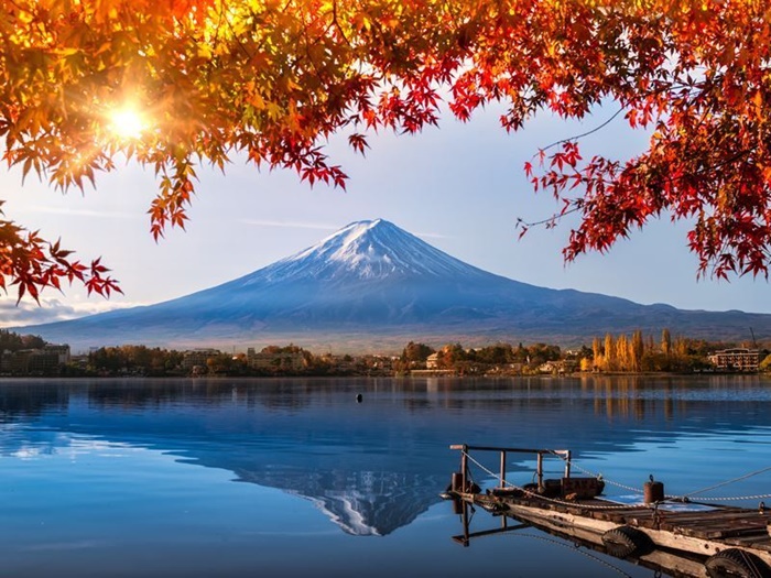 lake-kawaguchiko-autumn