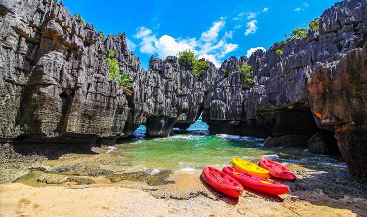 ปราสาทหินพันยอด ที่เที่ยวอันซีนหนึ่งเดียวในไทย ขุมทรัพย์กลางทะเลสตูล