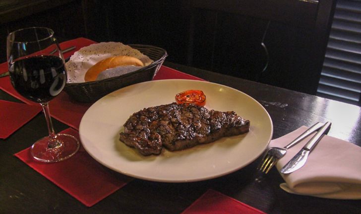 Neil's Tavern Steak & Seafood รสชาติแห่งตำนานของวงการสเต็กในไทย!