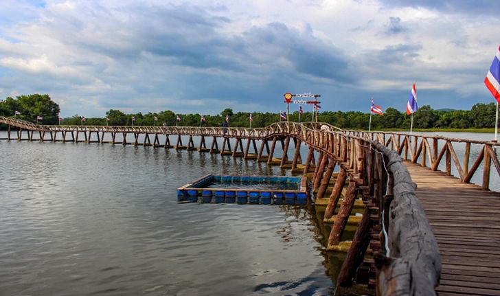 สะพานไม้เคี่ยม มุมถ่ายรูปสุดคูลที่หลายคนยังไม่รู้จักในชุมพร