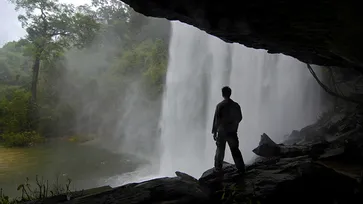 น้ำตกอลังการ ทุ่งดอกไม้งาม  อุทยานแห่งชาติ ภูจองนายอย อุบลราชธานี