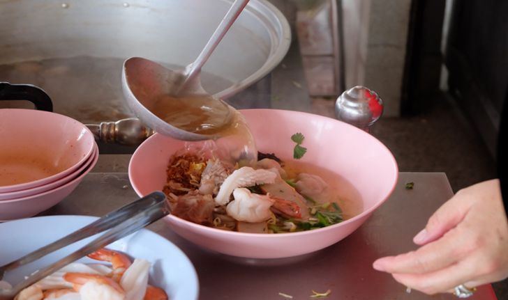 ก๋วยเตี๋ยวนายจวน ตำนานความอร่อยกว่า 50 ปีแห่ง อ.ปลวกแดง จ.ระยอง