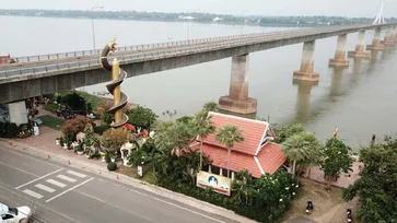 ศาลปู่พญานาคใต้สะพานมิตรภาพแห่งที่ 2 แลนด์มาร์คแห่งความศรัทธาของมุกดาหาร