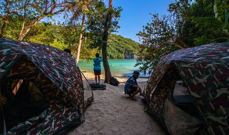 Camping on the Beach @เกาะกุลาชุมพร ความสุขบนผืนทรายรายล้อมด้วยน้ำทะเลสีเขียวมรกต