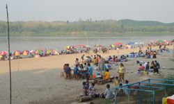 หาดนางคอย ชายหาดบรรยากาศสุดชิลแห่งเชียงคาน