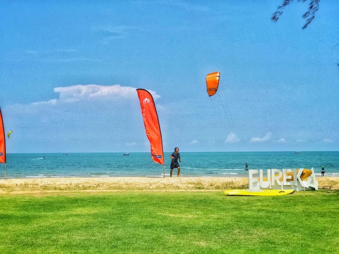 Open The Secret Location Of Eureka Beach Cafe Huahin The