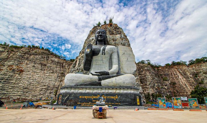 หลวงพ่ออู่ทอง อันซีนสุพรรณบุรี พระพุทธรูปแกะสลักบนหน้าผาหินหนึ่งเดียวในเมืองไทย!