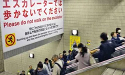 วิธีการใช้บันไดเลื่อนที่ถูกต้องและปลอดภัยในโตเกียว