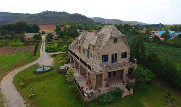 The old friends by Lake and Cottages หนึ่งในร้านที่สวยที่สุดของโคราช