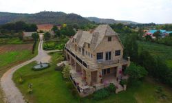 The old friends by Lake and Cottages หนึ่งในร้านที่สวยที่สุดของโคราช