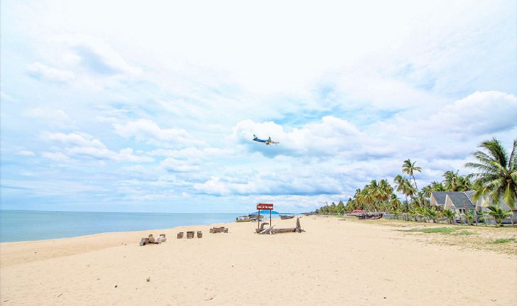 เที่ยวชุมชนทำเรือกอและบ้านทอน จุดชมเครื่องบิน Landing เหนือชายหาด