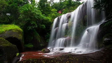 น้ำตกตาดวิมานทิพย์ ม่านน้ำสุดอลังการแห่งบึงกาฬ