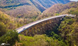 สะพานห้วยตอง หนึ่งในเส้นทางผ่านหุบเขาที่สวยงามที่สุดในเมืองไทย