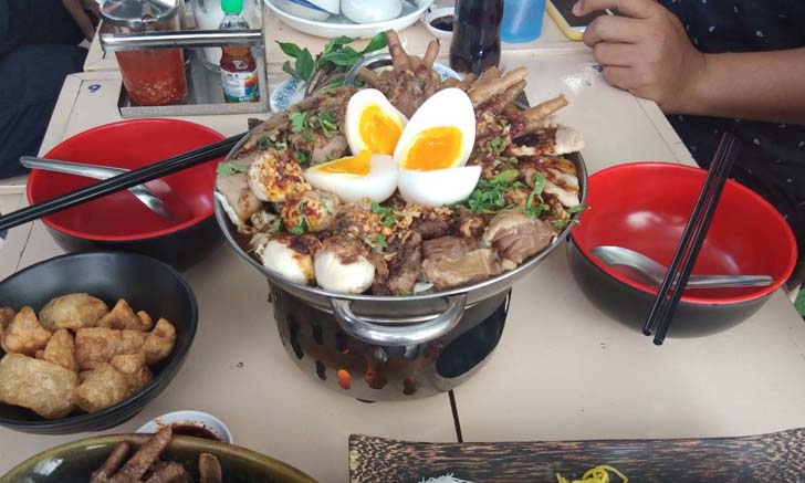 ก๋วยเตี๋ยวเรือหม้อไฟ เมนูสุดอลังการจากร้าน ก๋วยเตี๋ยวเรือร้อยล้านพิษณุโลก